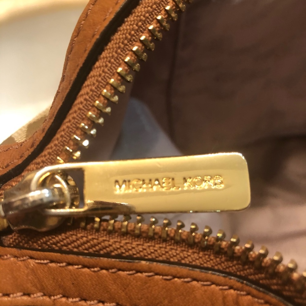 Authentic Michael Kors monogrammed purse - Picture 4 of 6